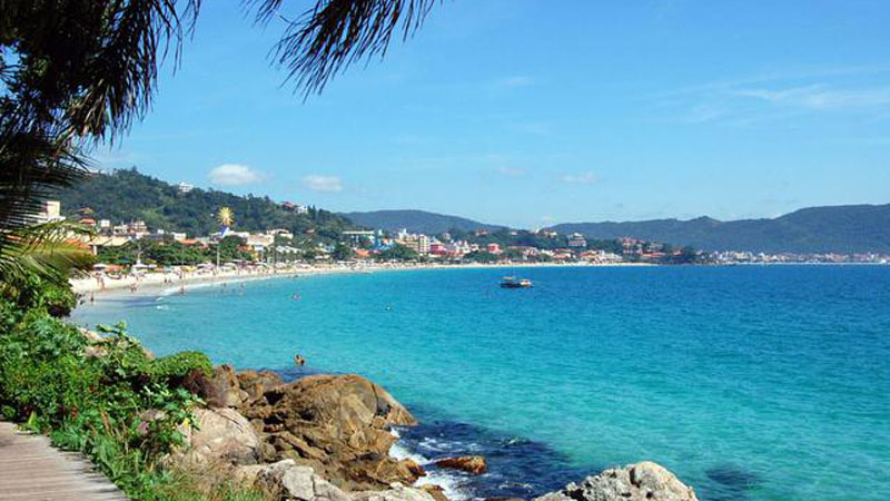 Bombinhas Praias paradisíacas e mar cristalino