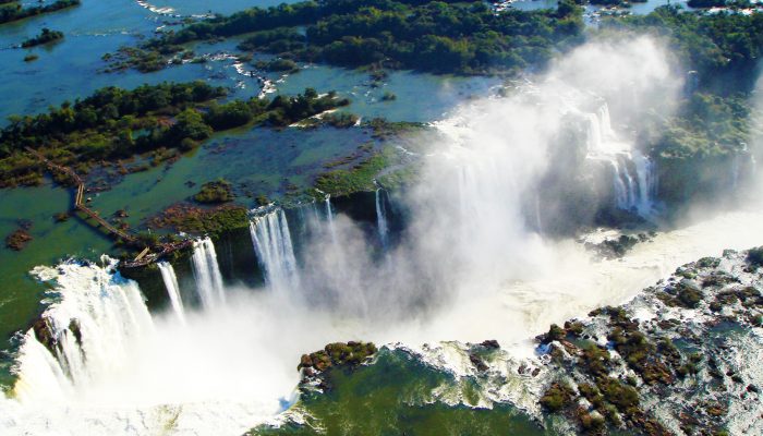 Vista_área_das_Passarelas_e_das_Cataratas_De_Foz_Do_Iguaçu_-_Brasil